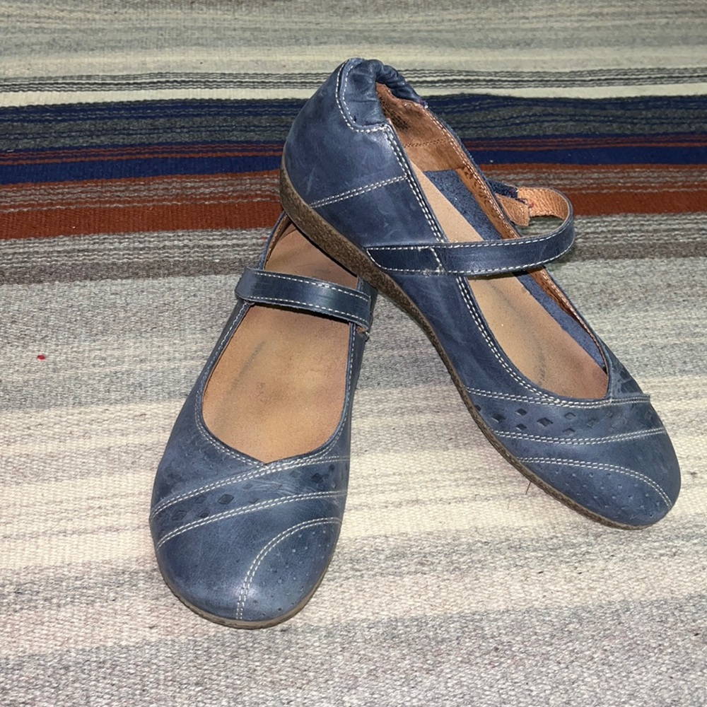 Taos Footwear Blue Mary Jane Flats